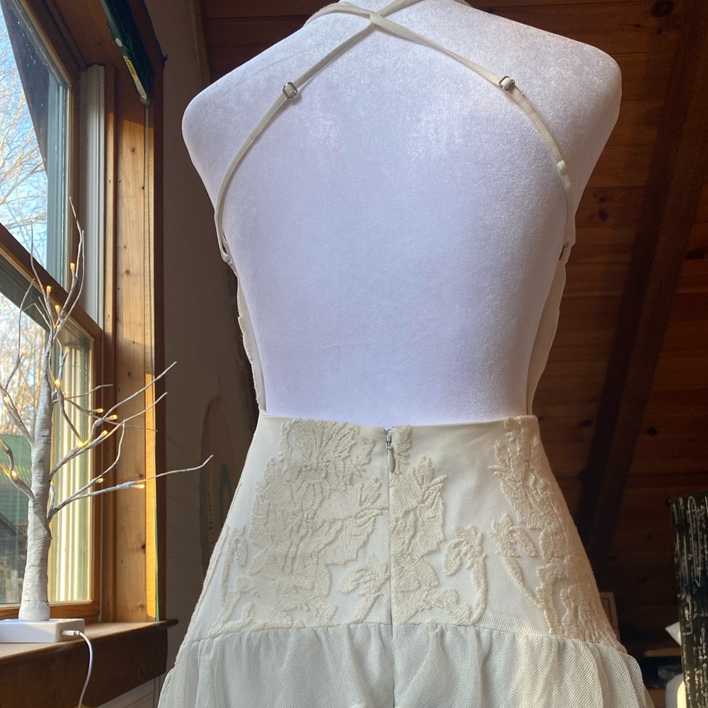 Madison Marcus Elegant Cream Lace Dress - Picture 7 of 9